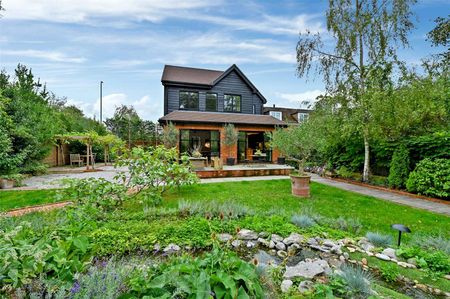 High-specification and recently completed home in a private gated development with wonderful landscaped gardens and river frontage. - Photo 4