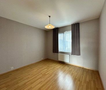 Verzorgd appartement op de 1ste verdieping met 2 slaapkamers, autos... - Photo 3