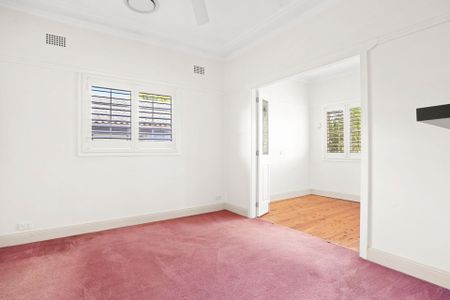 UPDATED FOUR BEDROOM HOME WITH WATER & ELEC INCLUDED - Photo 4