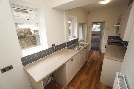 3 bedroom terraced house to rent - Photo 4