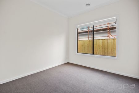 8 Mahatma Road, Werribee - Photo 3