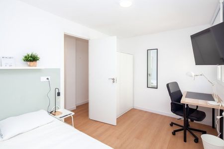 Carrer de lOrient, Valencia, Valencian Community 46004 - Photo 5