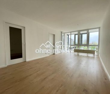 Helle 2,5-Zimmer-Wohnung mit Loggia in Dölbau bei Halle - Foto 3