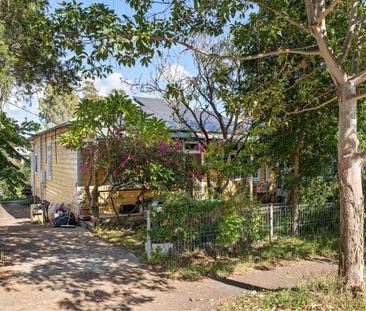 Charming & Spacious Home - Photo 5