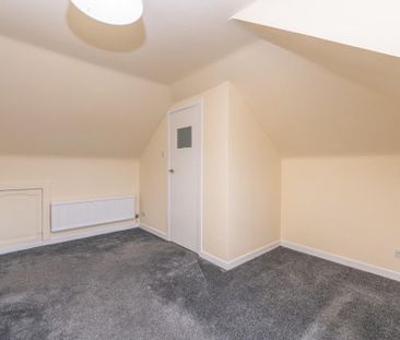 3 bedroom flat to rent - Photo 3