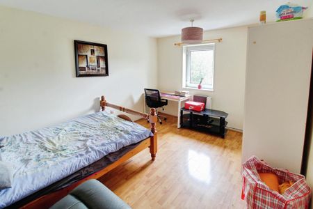 4 bedroom townhouse to rent - Photo 3