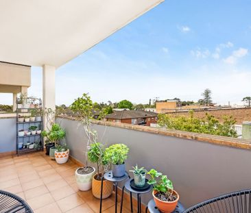 Bright & Spacious, Easy Living in the Heart of Bexley - Photo 5