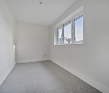 Postern Green, Enfield - Photo 4