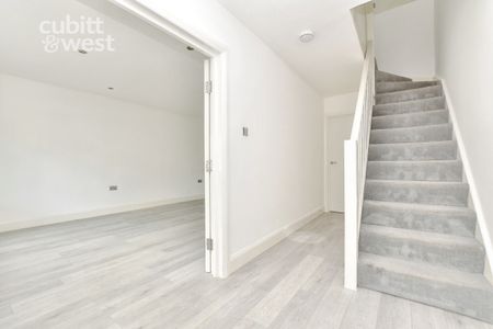 3 bedroom semi-detached house to rent - Photo 5