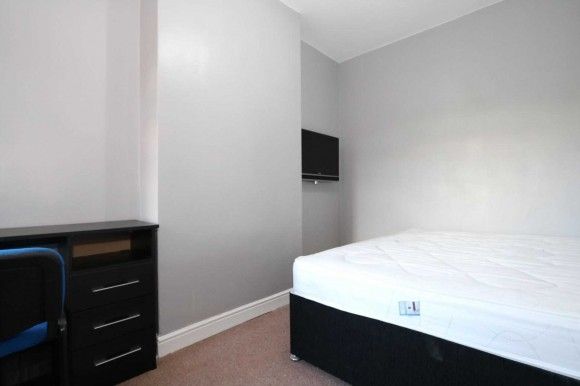 1 Bed - Room 1, Browning Street - 4 Bedroom Student Home Fully Furn... - Photo 1