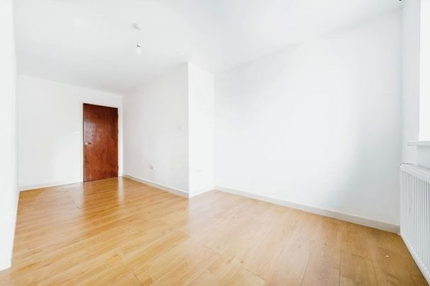 Flat 3, Chapel Street, Woking - Photo 1