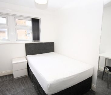 4 bedroom terraced house to rent - Photo 4