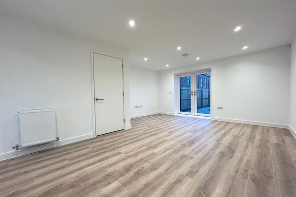 House to Rent: Furlong Way, M6 - Photo 1