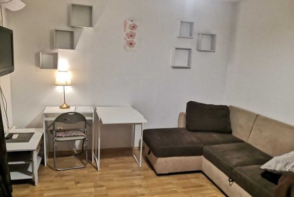 Aparatorii patriei la vila tip bloc cu dubla - Photo 1