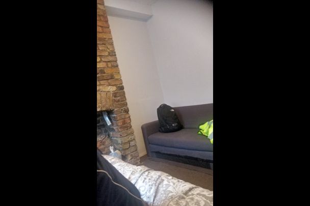Room in a Shared House, London, E13 - Photo 1