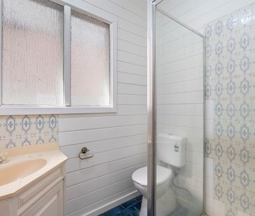 Charming Family Home with Spacious Living & Flexible Short-Term Lea... - Photo 5