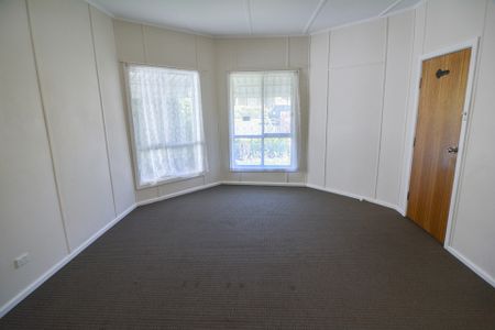 SPACIOUS 2 BEDROOM HOME - Photo 2