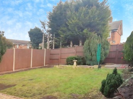 Corby Drive, Englefield Green, Egham, Surrey, TW20 0TR - Photo 3