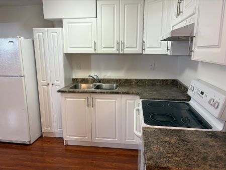 For Lease - 146 Hollywood Hill Circle, Vaughan, Ontario - Photo 4