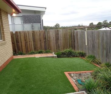 Low set Villa/Townhouse with low maintenance courtyard! Only 4 vill... - Photo 1