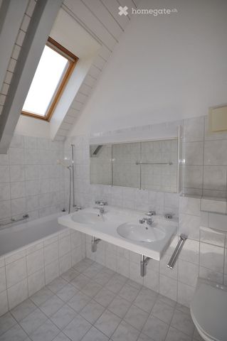 Helle 4.5-Zimmer-Maisonette-Wohnung mit Balkon in Hombrechtikon - Foto 3