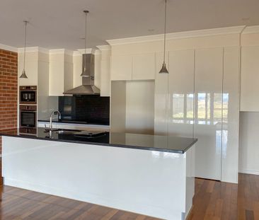 HILLVUE - FULLY FURNISHED Townhouse In Boutique Location - Photo 6