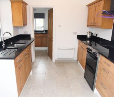 3 bedroom end of terrace house to rent - Photo 5