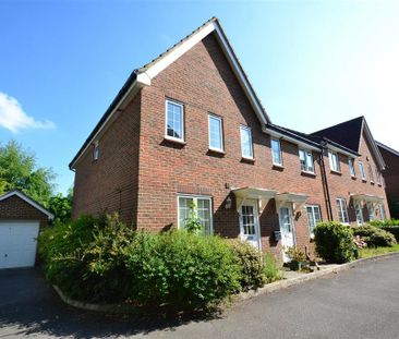 3 bedroom end of terrace house to rent - Photo 1