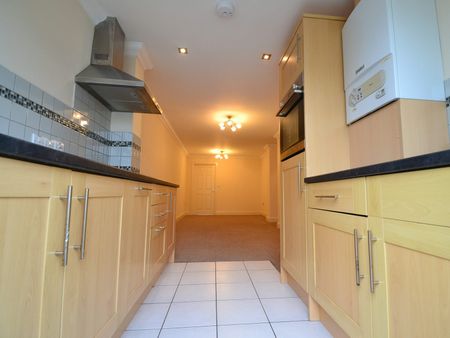 Flat to rent on - Photo 2