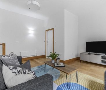 2 bedroom mews to rent - Photo 4