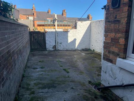2 bedroom terraced house to rent - Photo 5