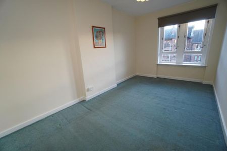 3 bedroom flat to rent - Photo 4
