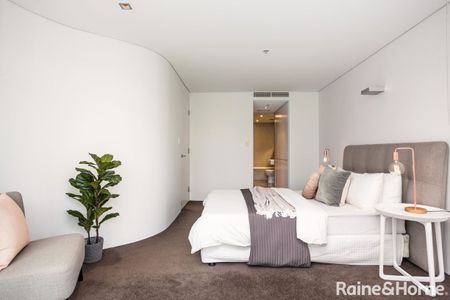 LUXURY THREE BEDROOM APARTMENT WITH SPECTACULAR VIEWS! - Photo 3