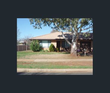 Quiet duplex with a spacious backyard - Photo 1