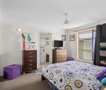 Low-set Brick with 2 bathrooms! - Photo 4