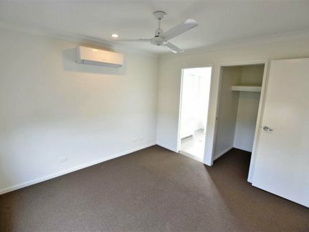 Large 4 Bedroom Home - Photo 4