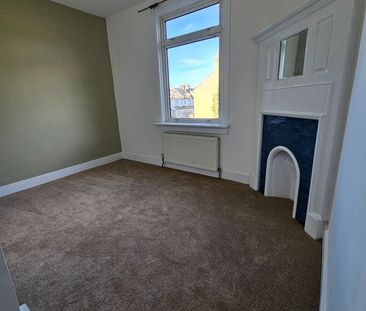 2 Bed Maisonette, Lodge Road, CR0 - Photo 3