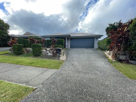 Beautiful home in supreme location - Photo 2