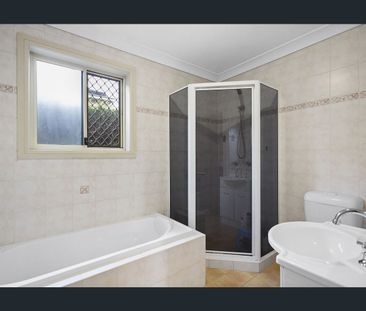 Spacious & Modern Villa in Rear of Complex - Photo 5