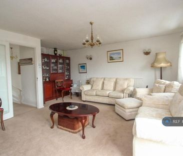 3 bedroom detached house to rent - Photo 2