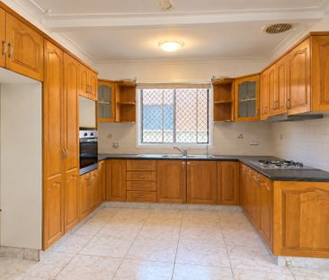 Modern 3 bedroom Home - Photo 1