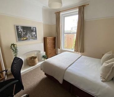 6 bedroom terraced house to rent - Photo 4
