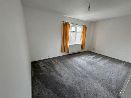 Room in a Shared House, Narborough Road South, LE3 - Photo 4