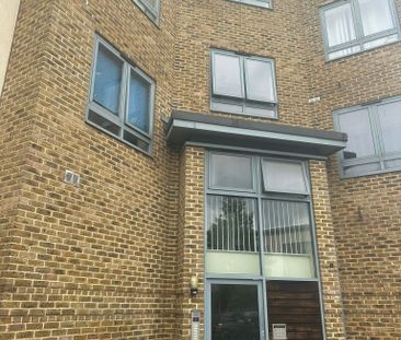 2 bed flat to rent in Quayside Drive - Photo 1