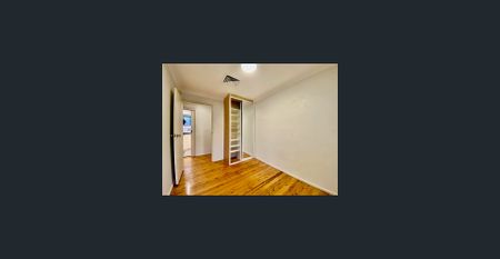 Comfortable 3 bedrooms plus study with double street entry - Photo 5