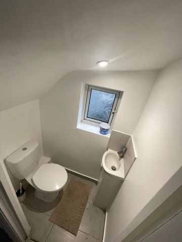 Room in a Shared House, Selborne Gardens, NW4 - Photo 2