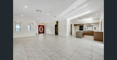 Beautiful home in a sought-after suburb - Photo 2
