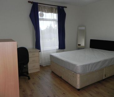 4 bedroom semi-detached house to rent - Photo 6