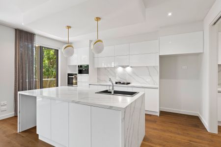Contemporary Design Masterpiece: Spacious Modern Family Home with Premium Finishes and Luxurious Features - Photo 5
