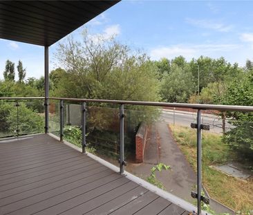 Sycamore Avenue, Woking, Surrey, GU22 - Photo 2